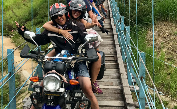 Easy riders - Vietnam | viajar haciendo yoga - Apasho